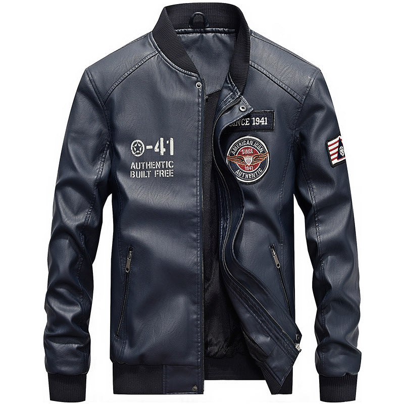 Blouson homme en cuir – Coupe structurée – Col baseball – Poches zippées – Patches brodés