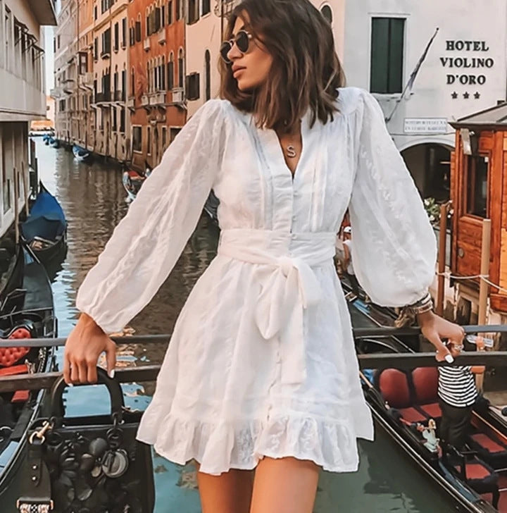 Robe mini femme – Manches ballon – Taille nouée – Ourlet volanté – Tissu respirant