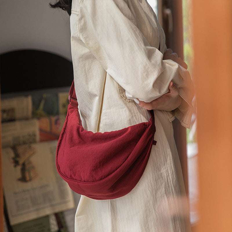 Sac à Épaule Femme – Forme Croissant – Tissu Texturé – Design Minimaliste Compact