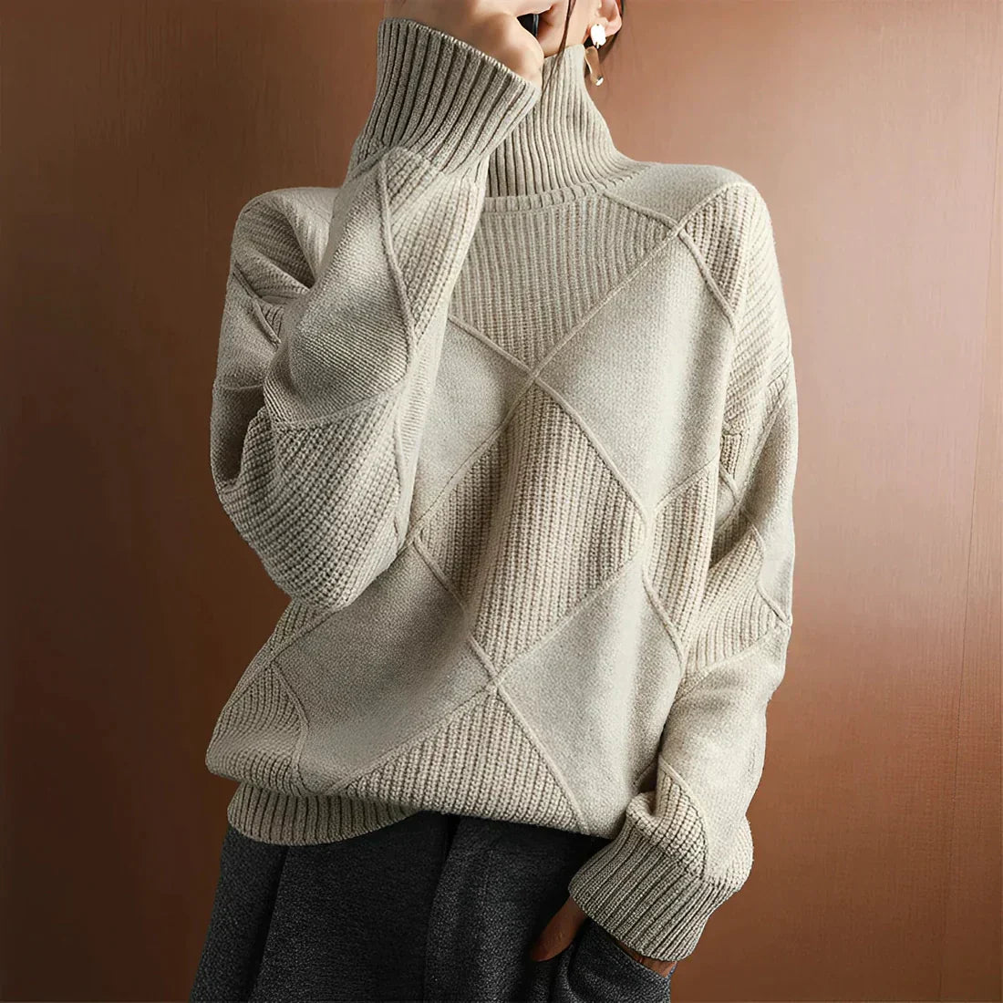 Pull femme – Maille en laine – Coupe oversize – Col montant à motif losange