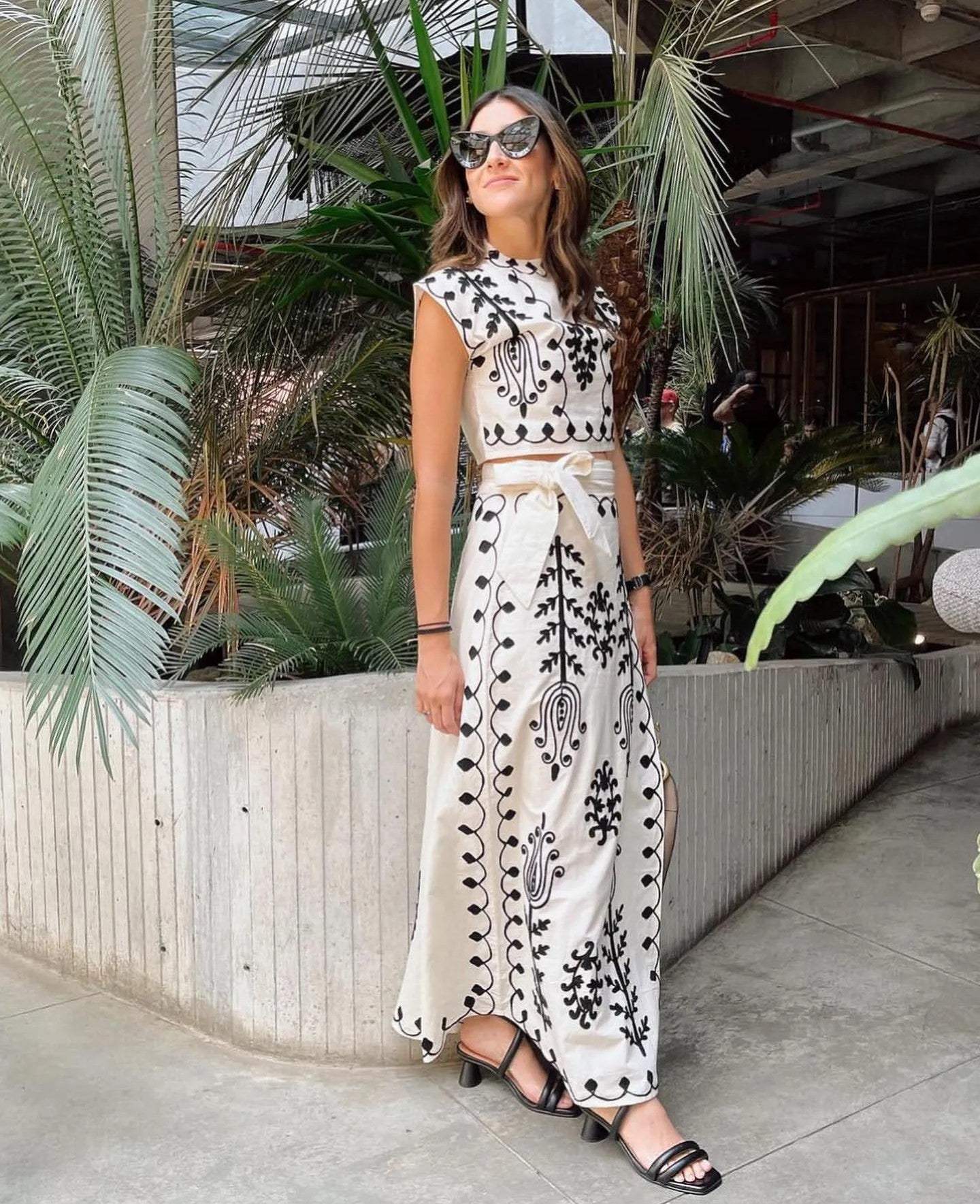 Ensemble Femme - Haut Court Manches Courtes Brodé + Jupe Taille Haute Portefeuille