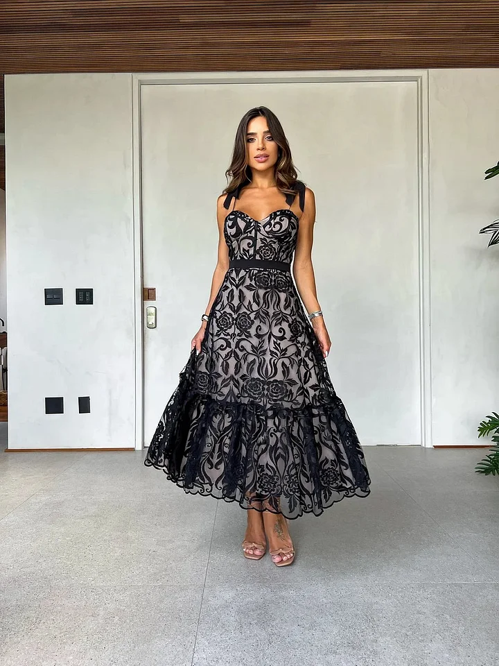 Robe Midi Femme – Dentelle Florale – Coupe Cintrée – Décolleté en V – Bretelles Fines