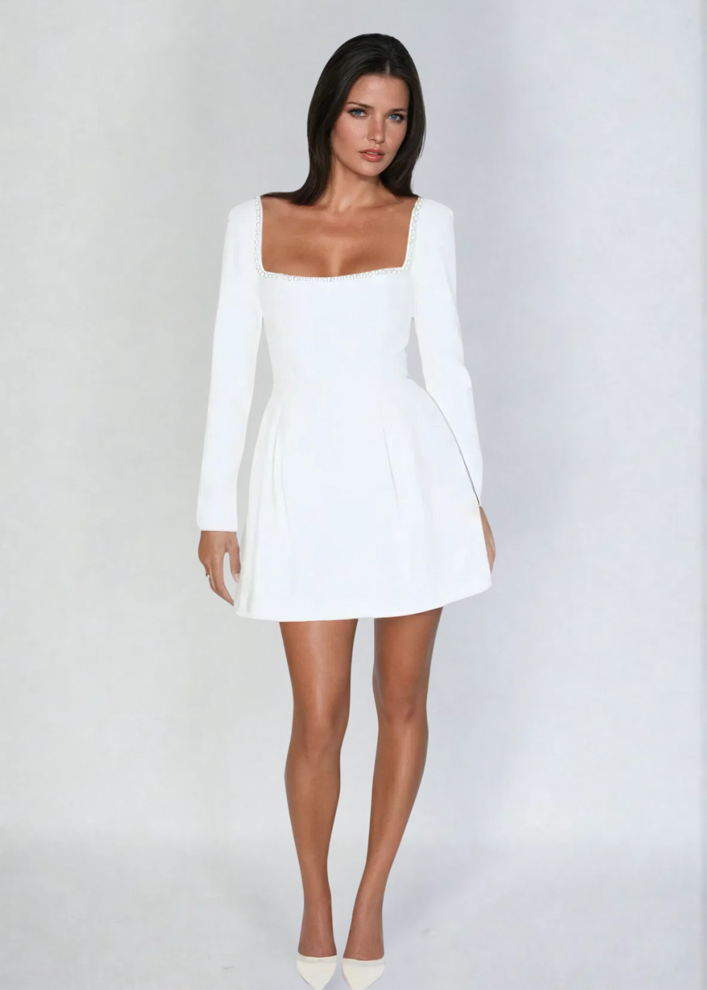 Robe Mini Femme - Encolure Carrée avec Perles - Manches Longues - Coupe Évasée Chic