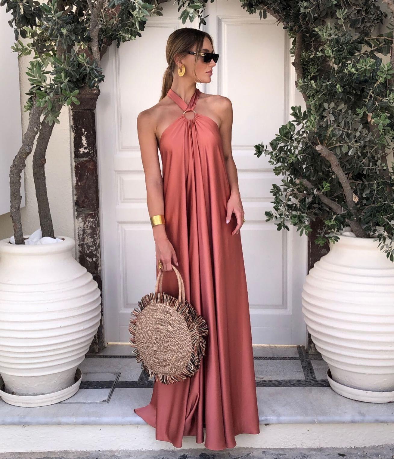 Robe maxi en satin à col halter pour femmes - Élégante et sophistiquée