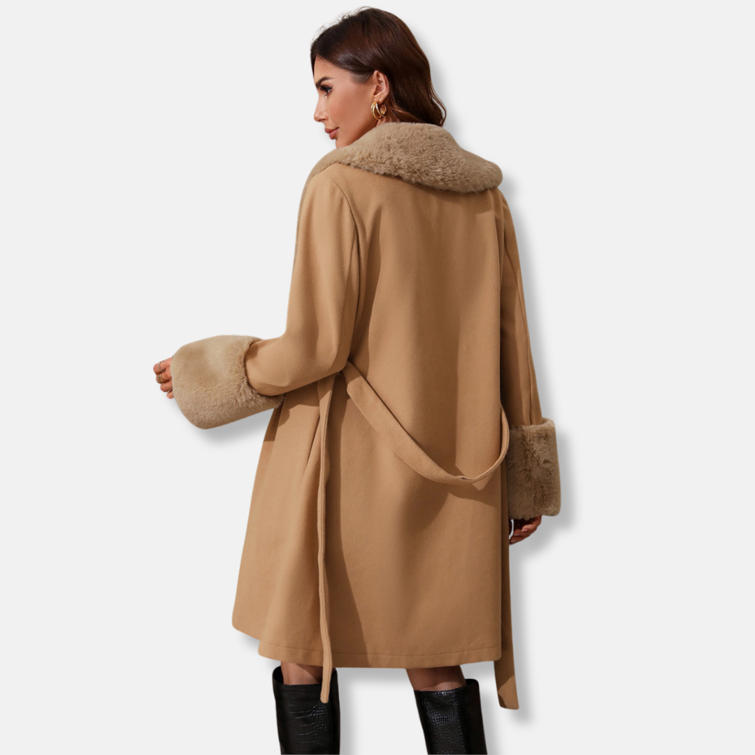 Manteau trench femme – Coupe cintrée – Col et poignets en fourrure – Ceinture ajustable