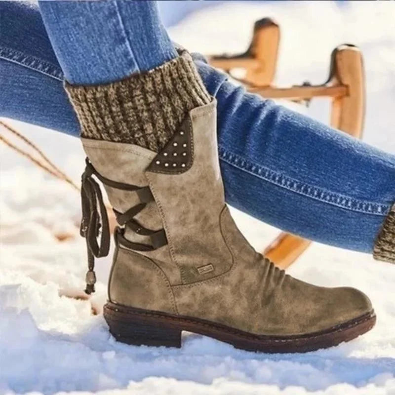 Bottines femme – Coupe ajustée – Liseré tricoté – Clous décoratifs – Laçage arrière