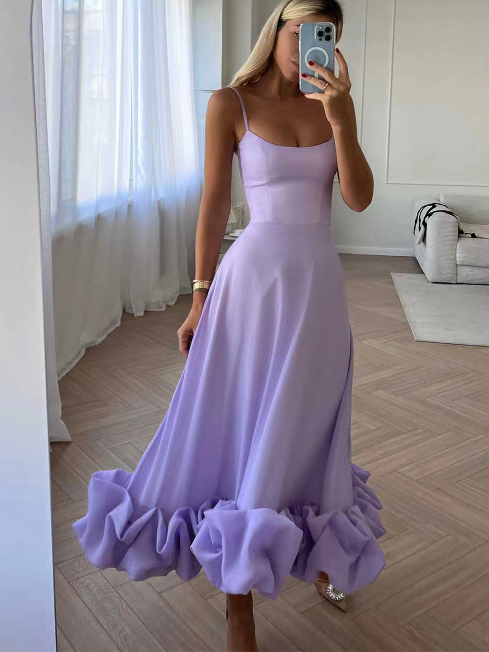 Robe Midi Femme - Bretelles Fines - Coupe Évasée - Ourlet Volanté - Élégante et Chic