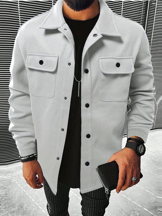 Veste homme boutonnée – Coupe structurée – Tissu haut de gamme – Poches poitrine