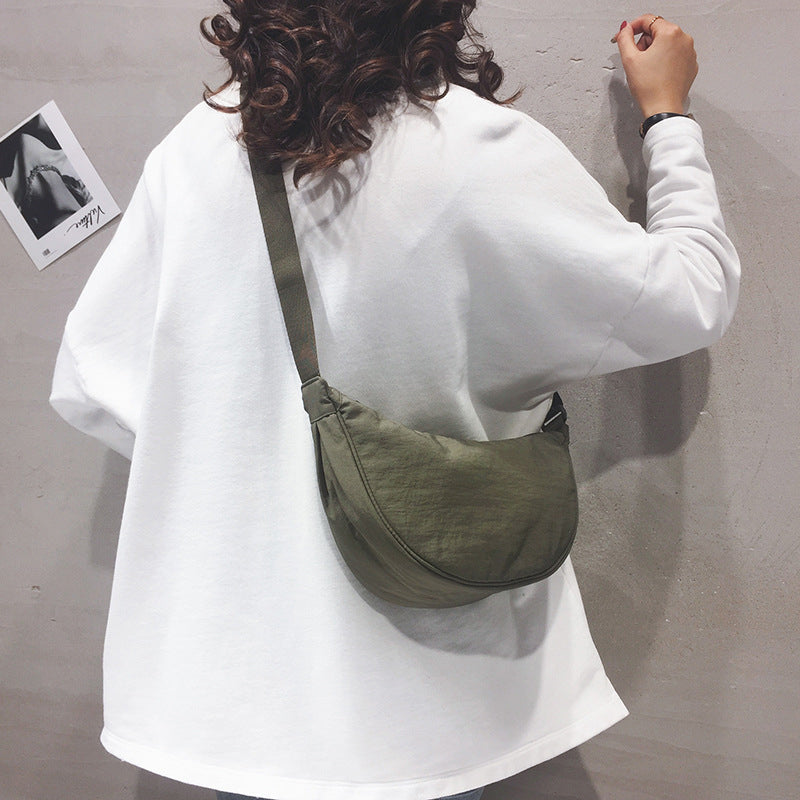 Sac à Épaule Femme – Forme Croissant – Tissu Texturé – Design Minimaliste Compact