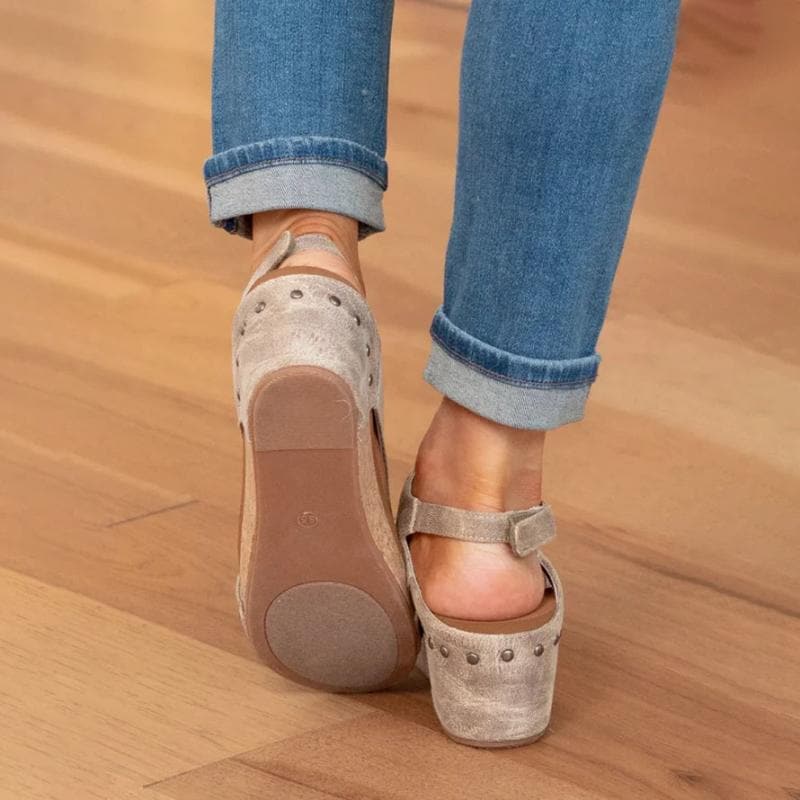 Sandales Compensées Femme - Bout Ouvert - Bride Arrière - Détails Rivets Élégants