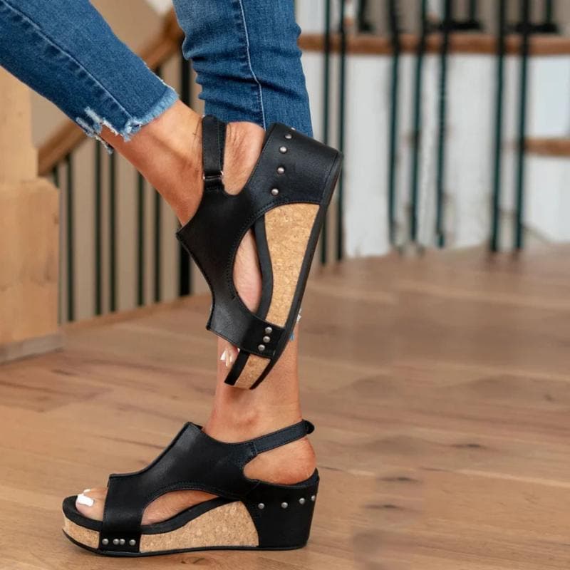 Sandales Compensées Femme - Bout Ouvert - Bride Arrière - Détails Rivets Élégants