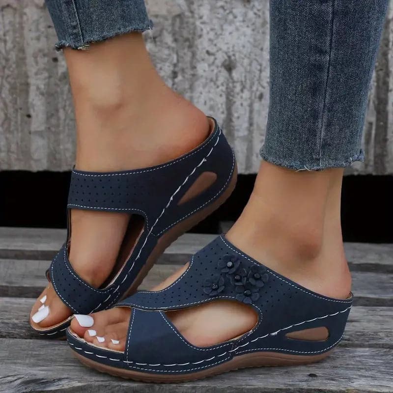 Sandales Compensées Femme - Cuir Perforé - Confort Coussiné - Design Fleur Ouvert