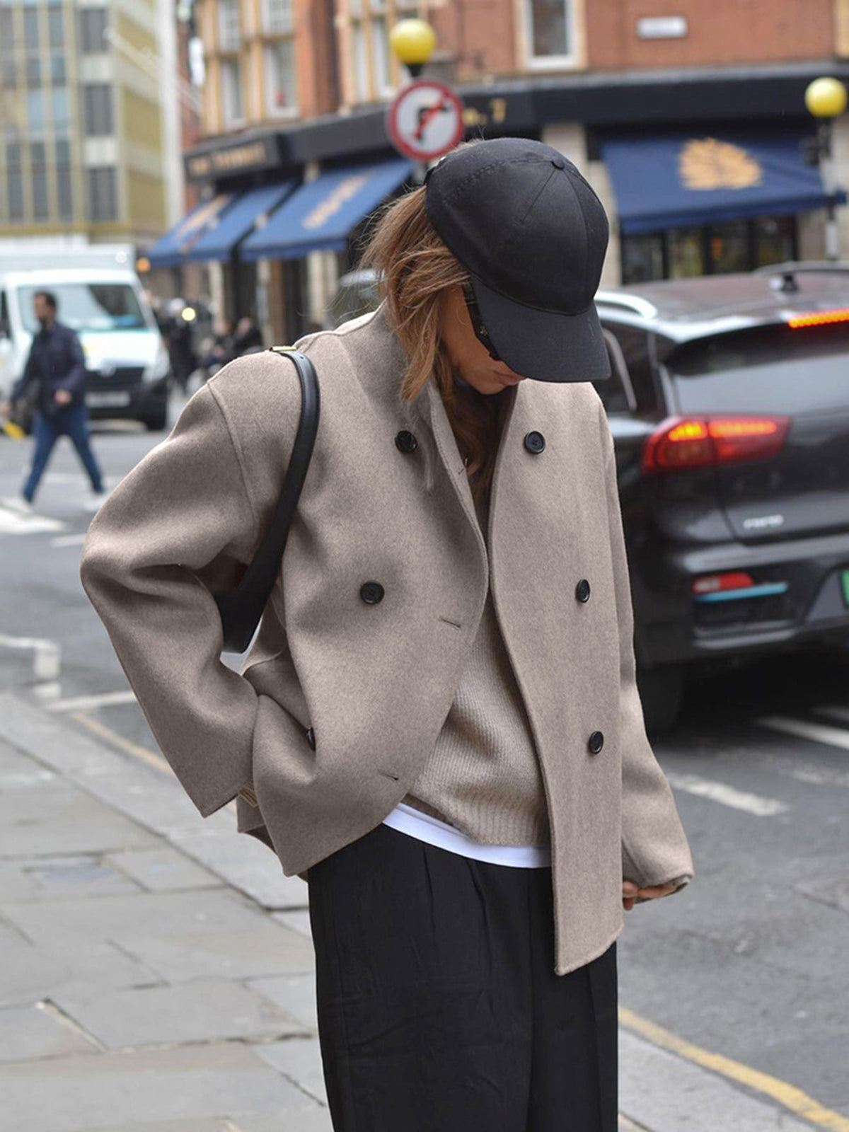 Veste femme en laine – Coupe structurée – Col montant – Fermeture croisée élégante