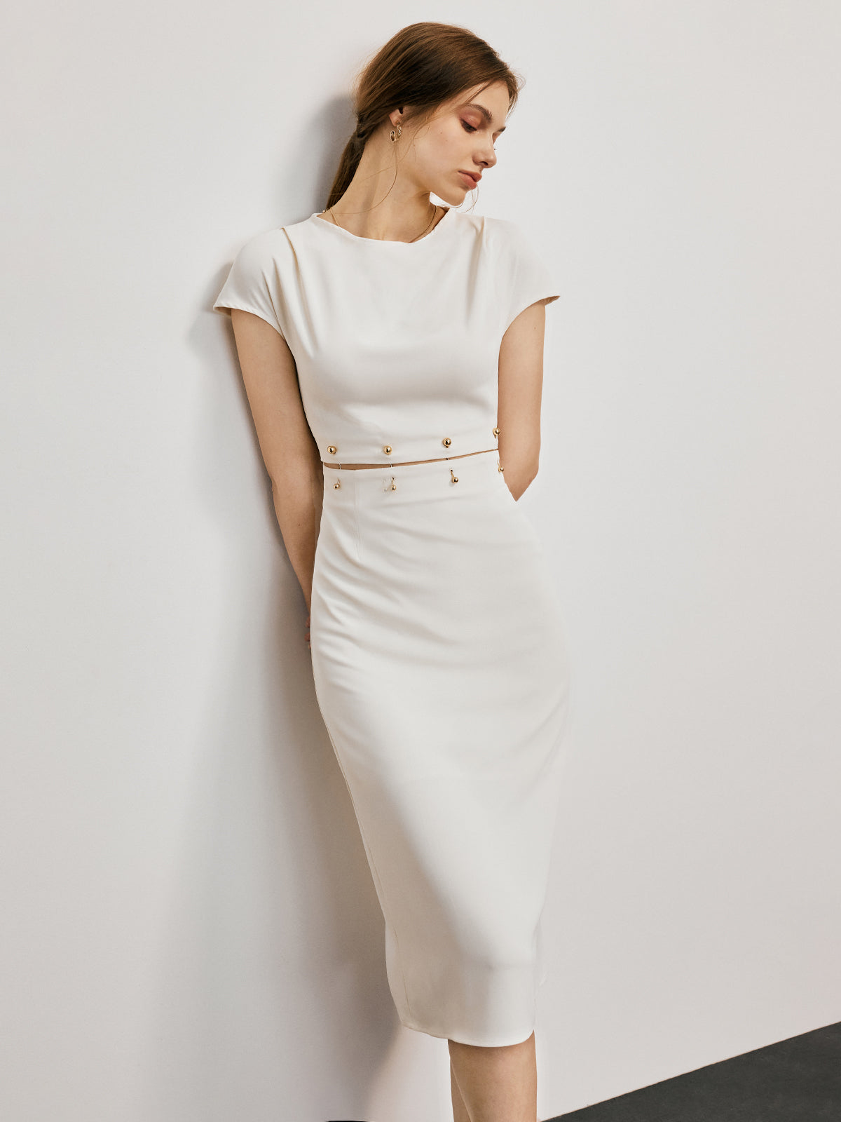 Robe Midi Femme - Ajustée avec Encolure Bateau - Manches Courtes - Détail Taille Élégant
