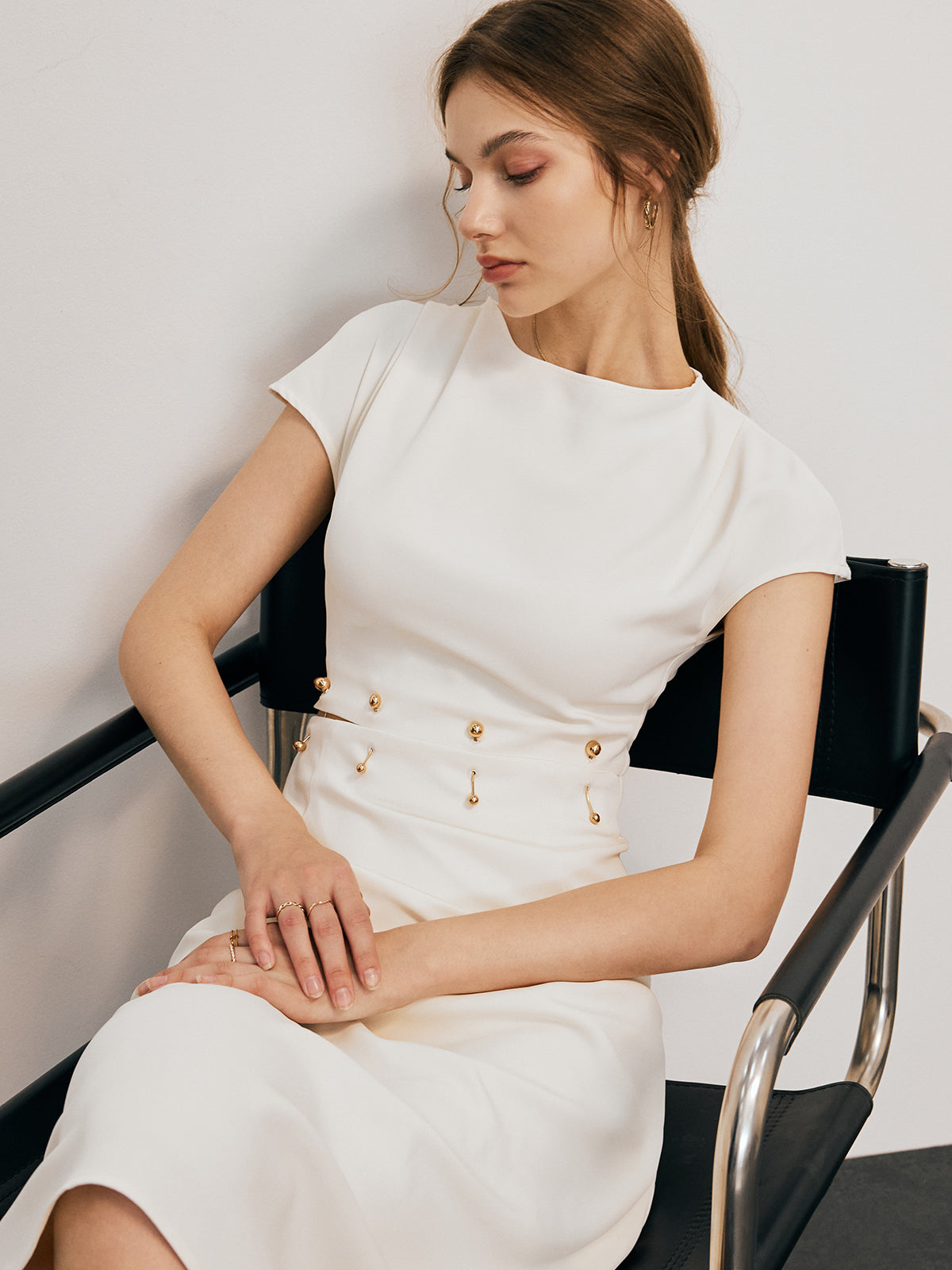 Robe Midi Femme - Ajustée avec Encolure Bateau - Manches Courtes - Détail Taille Élégant
