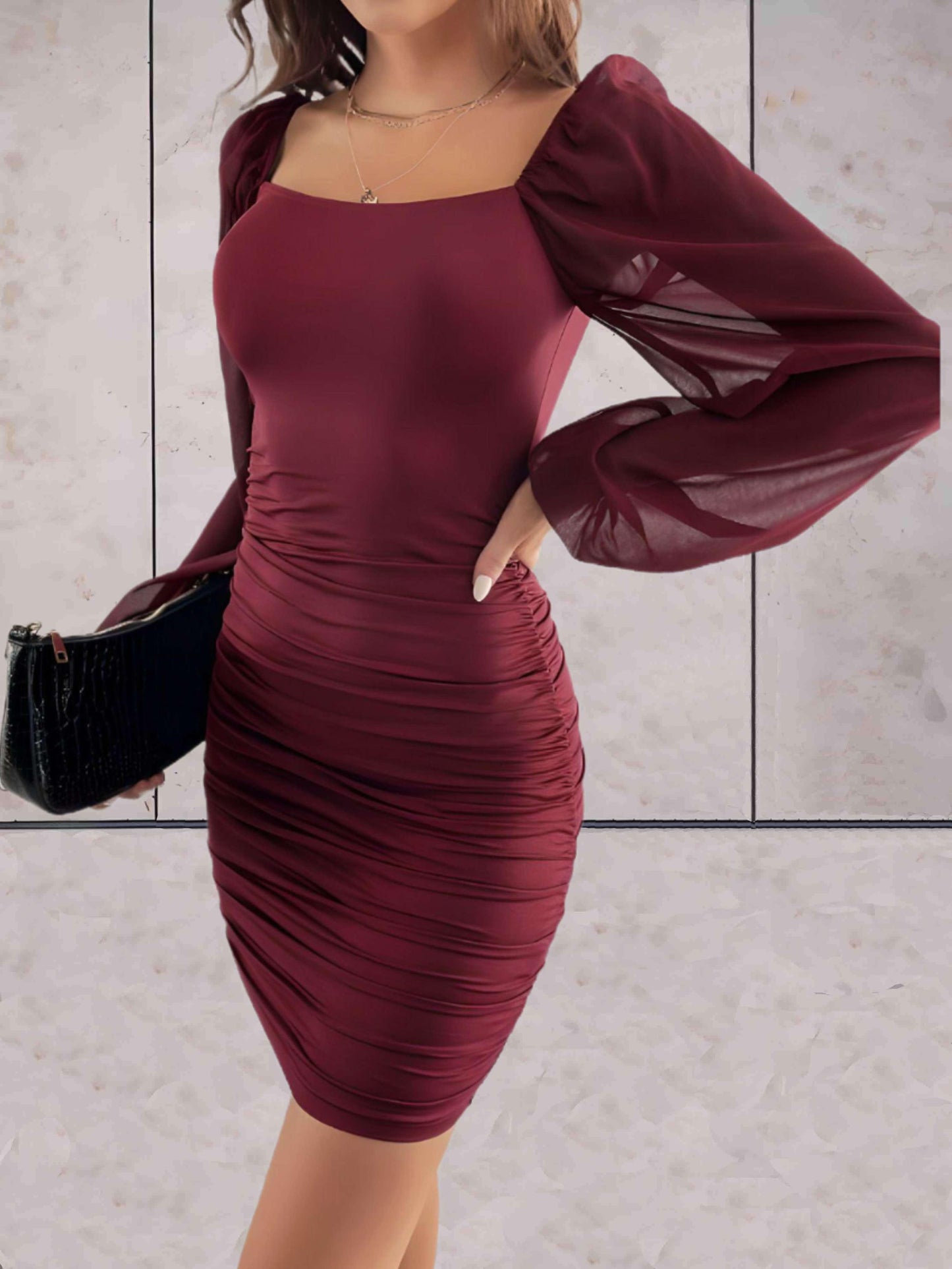 Robe Mini Femme - Coupe Moulante - Manches Longues Bouffantes - Encolure Carrée Plissée