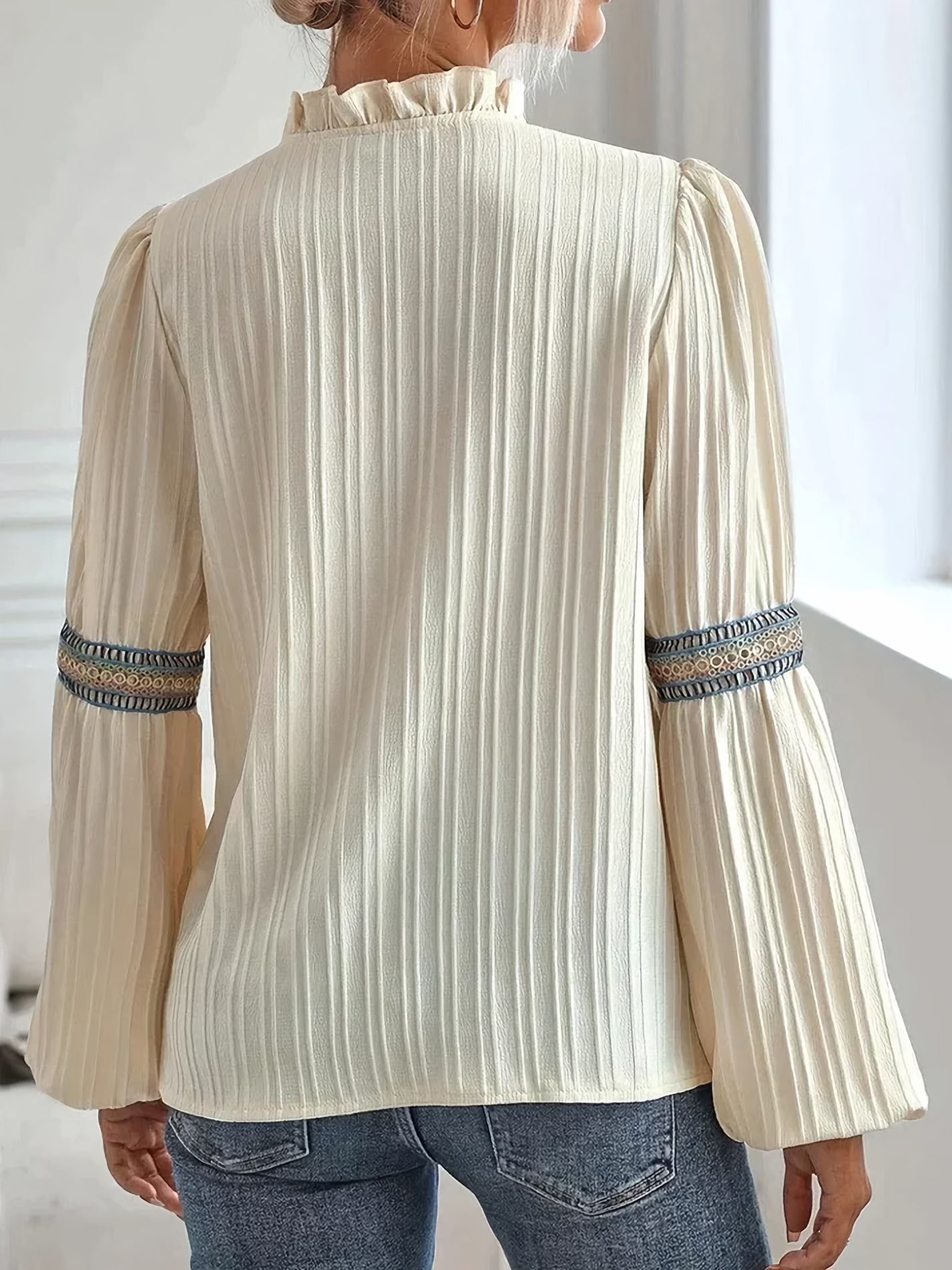 Blouse Femme – Coupe Ample – Col Volanté – Manches Longues Évasées – Tissu Fluide