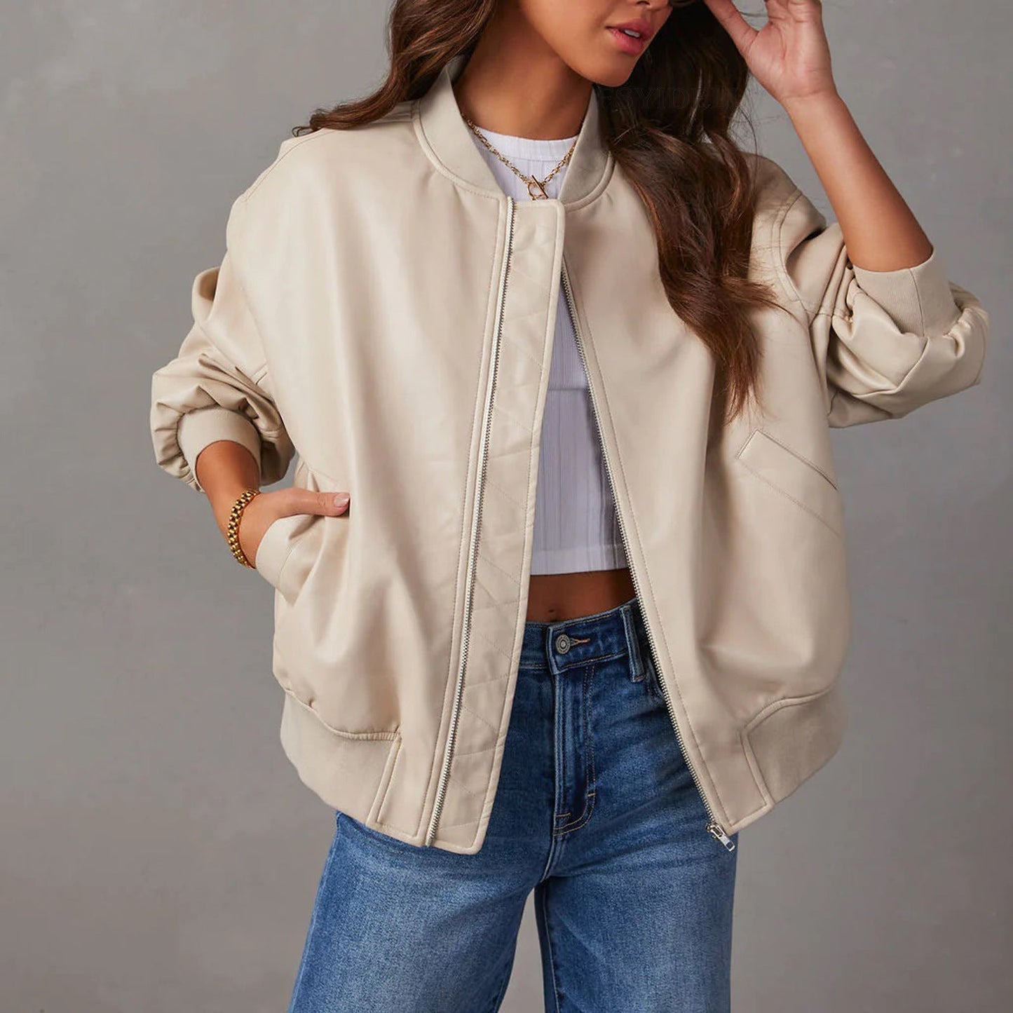 Blouson femme – Coupe décontractée – Cuir lisse – Finition côtelée – Fermeture zippée