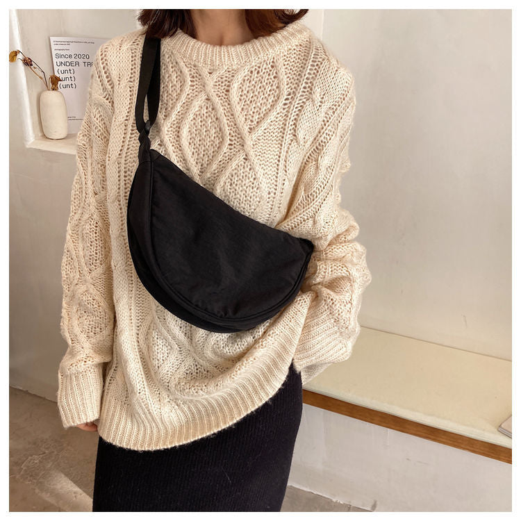 Sac à Épaule Femme – Forme Croissant – Tissu Texturé – Design Minimaliste Compact