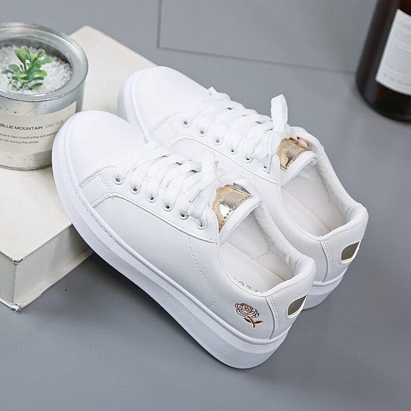 Nele - Høykvalitets sneakers med Aircushion-såle og rosemblem