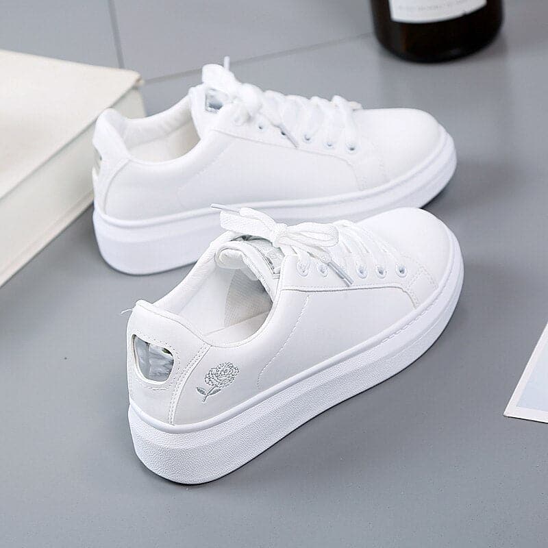 Nele - Høykvalitets sneakers med Aircushion-såle og rosemblem