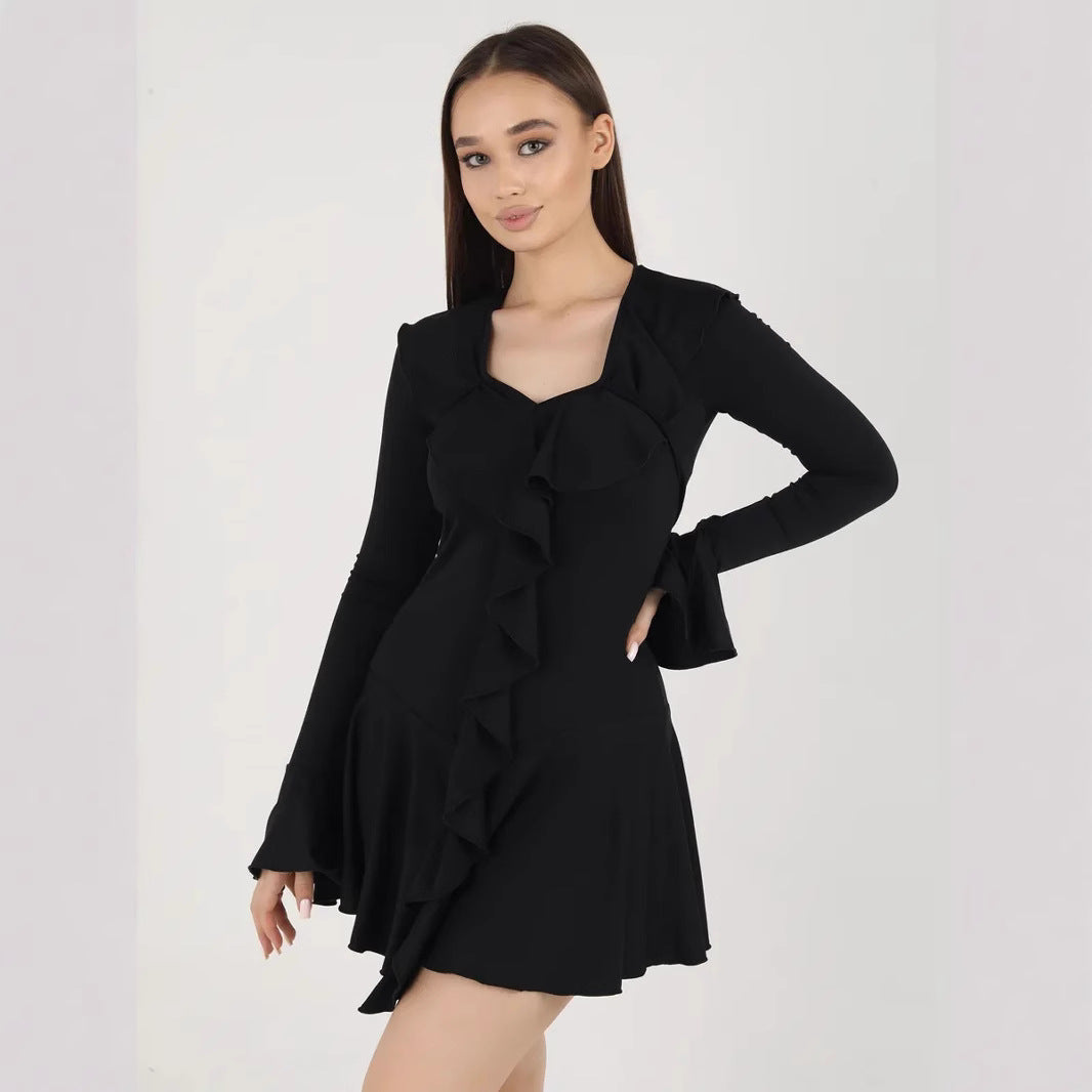 Robe Mini Femme – Coupe Ajustée – Décolleté V – Volants – Manches Évasées – Ourlet Évasé