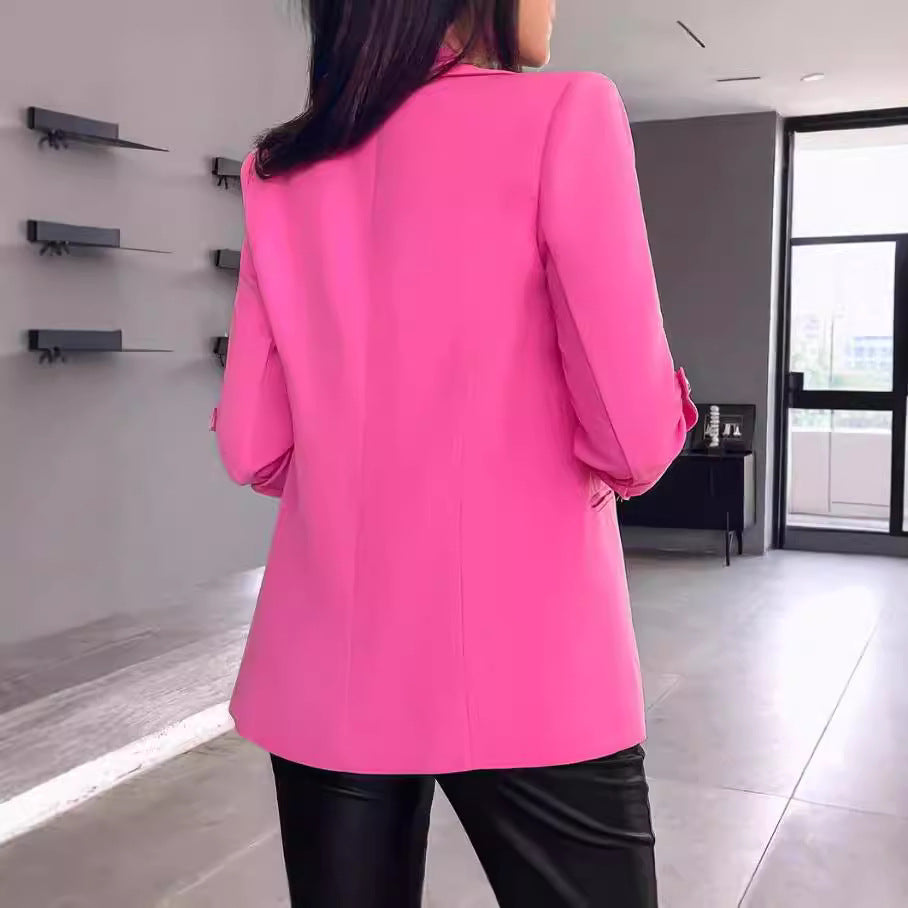 Blazer femme – Coupe slim – Silhouette structurée – Manches retroussées – Col moderne