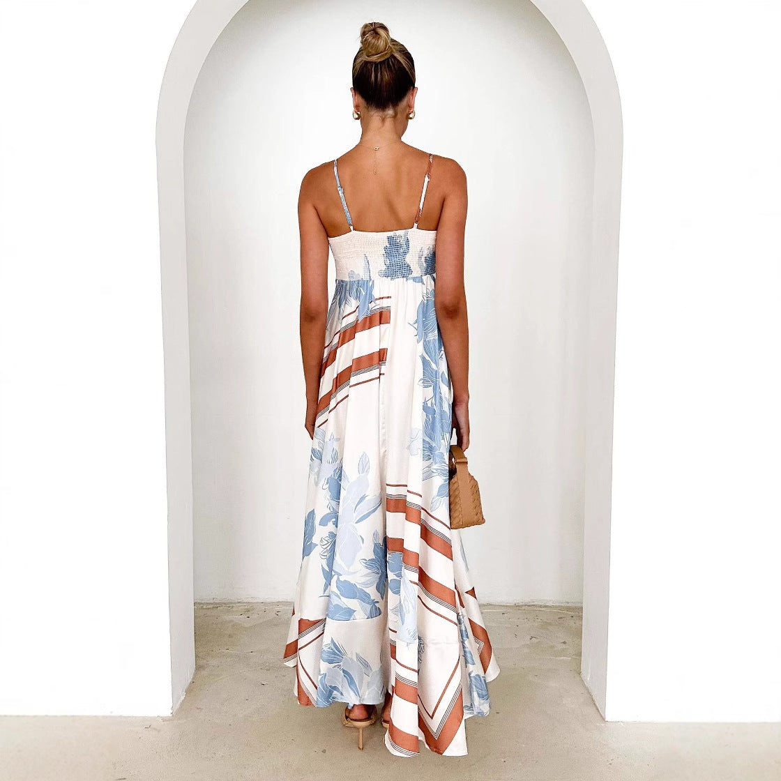 Robe longue femme – Dos nu – Bretelles fines – Coupe évasée – Tissu léger floral