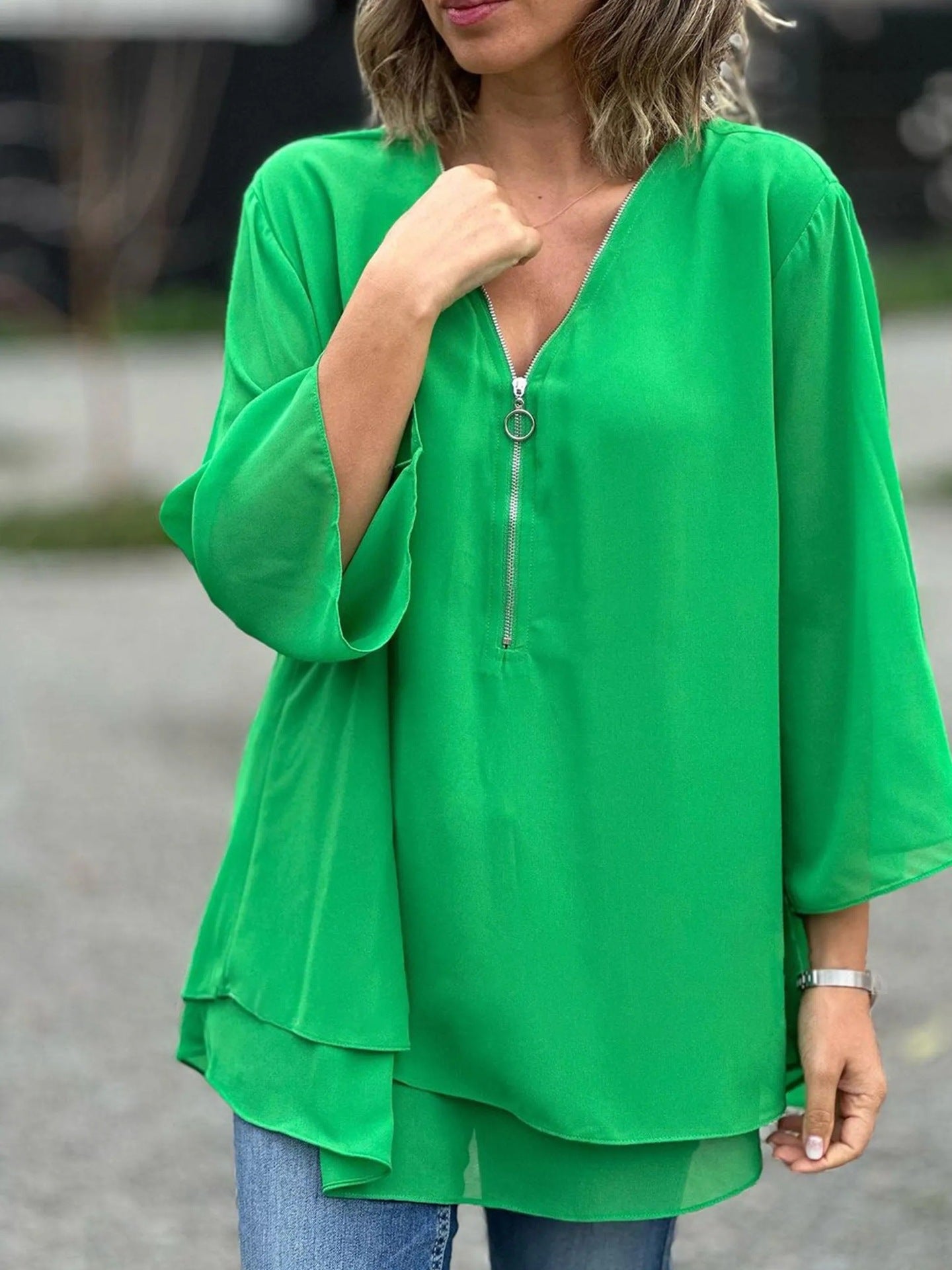 Blouse femme – Col V zippé – Coupe ample – Manches 3/4 – Tissu léger fluide