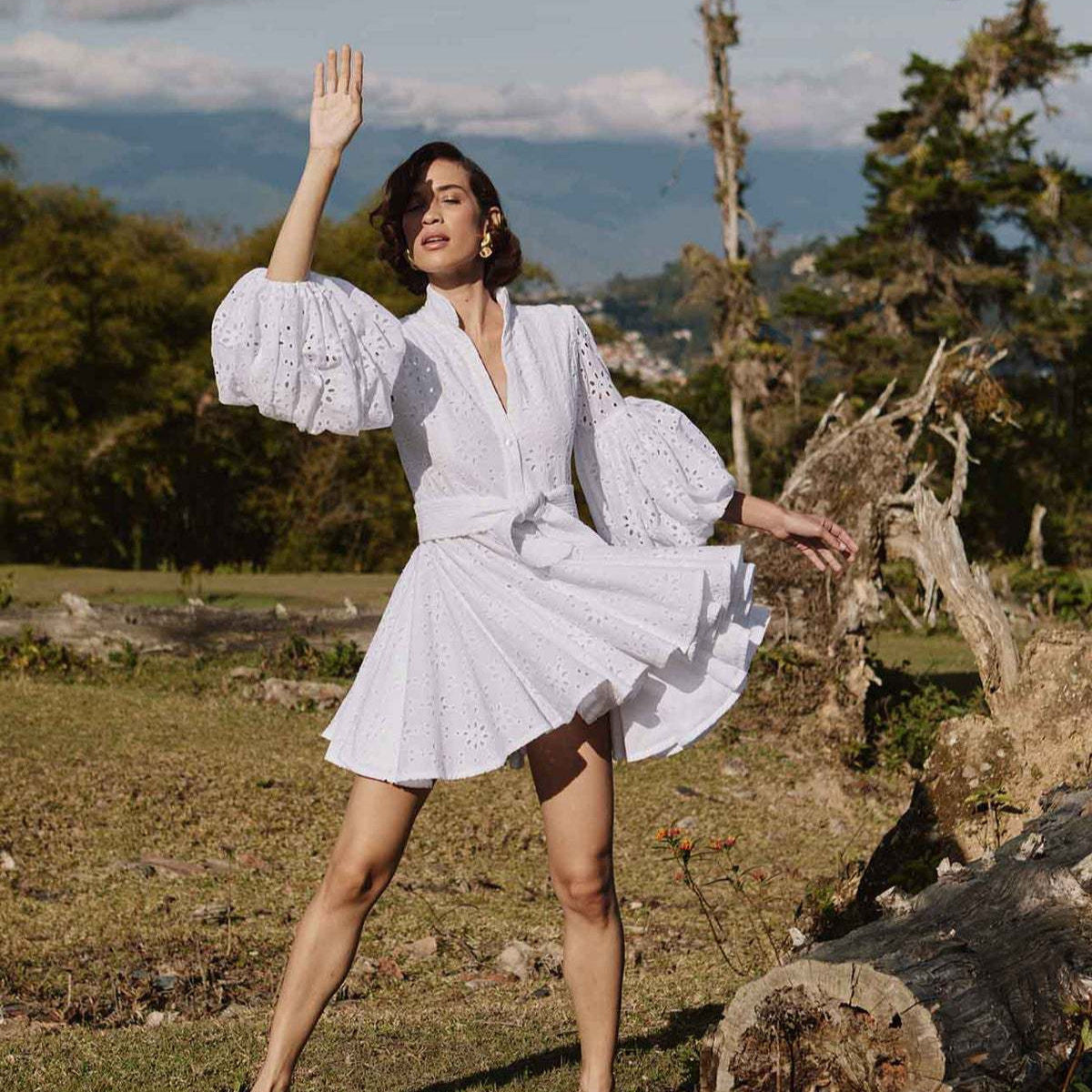 Robe femme – Coton léger – Coupe trapèze – Broderie anglaise – Manches bouffantes