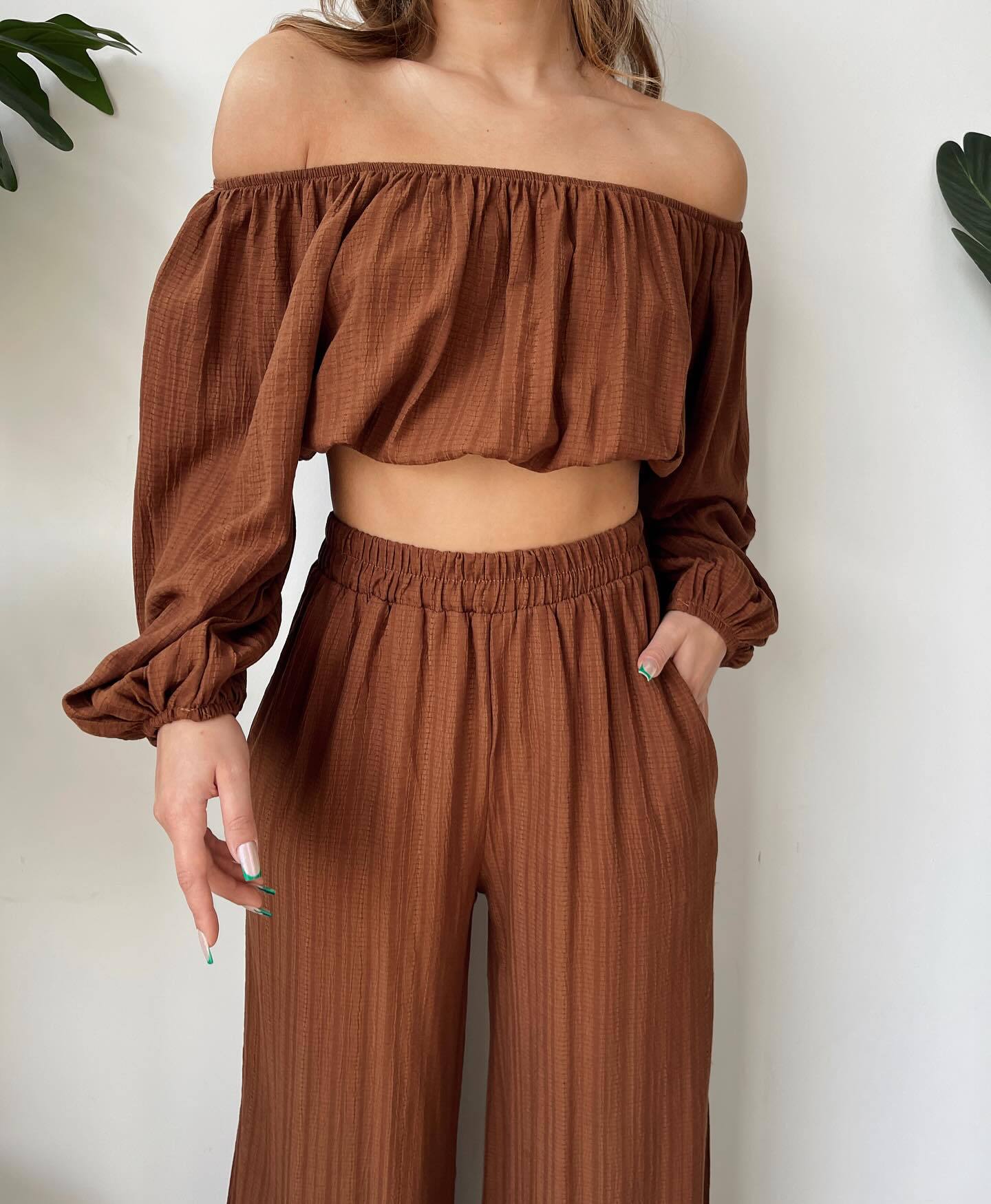 Ensemble Femme Deux Pièces – Top Épaules Dénudées – Manches Longues – Pantalon Large Taille Haute