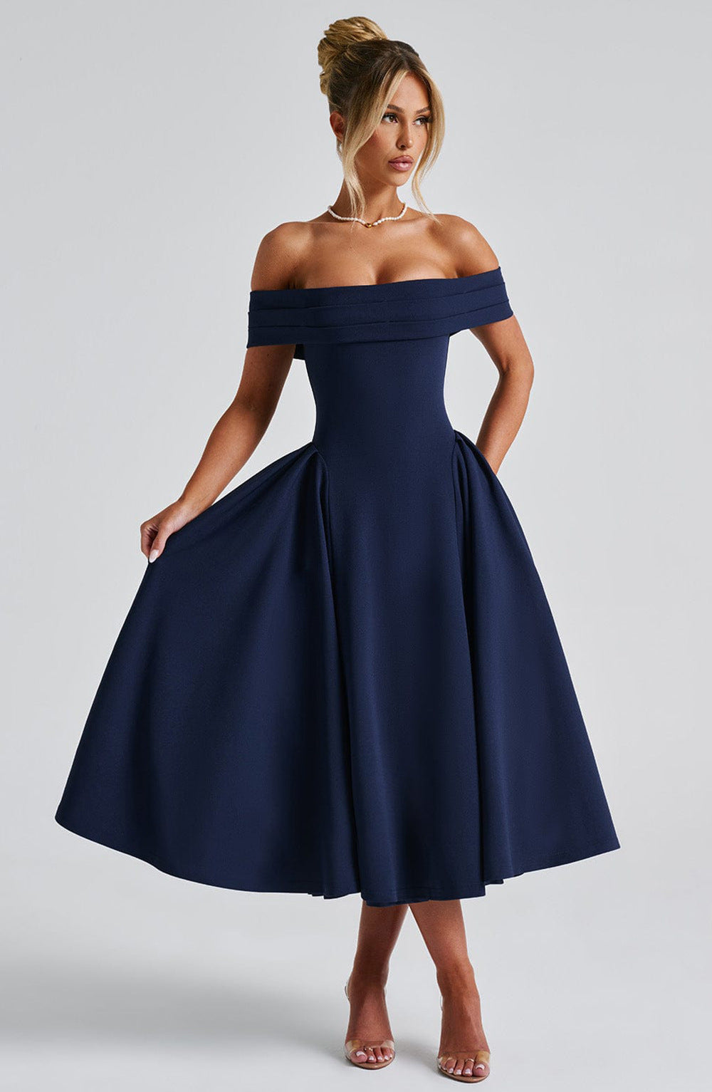 Robe midi femme – Épaules dénudées – Coupe évasée – Tissu structuré élégant