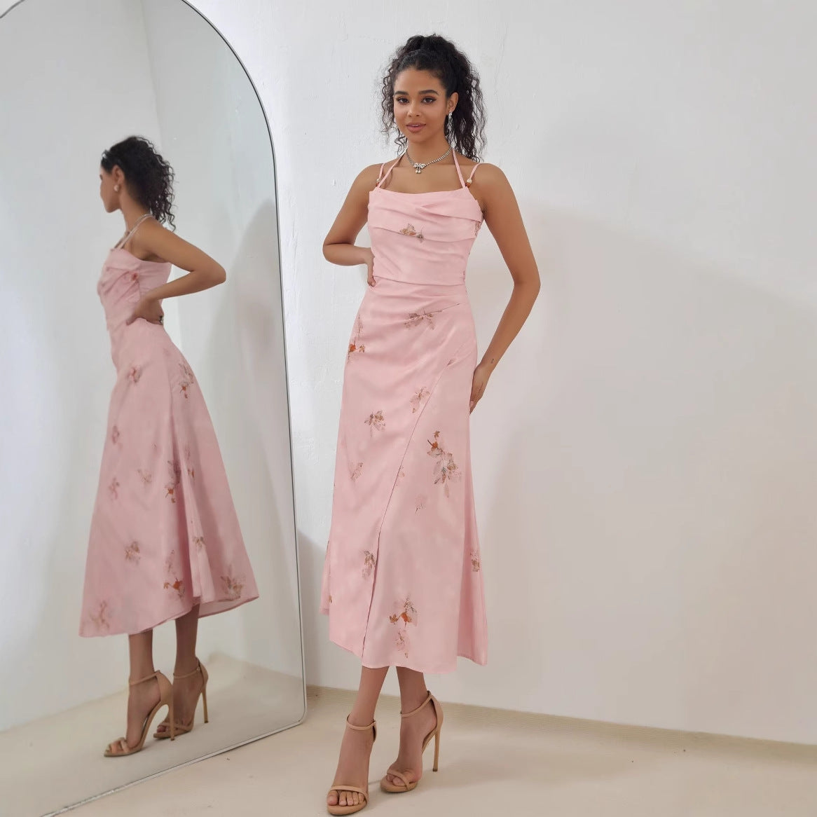 Robe midi femme – Coupe évasée – Tissu satiné – Bretelles fines élégantes