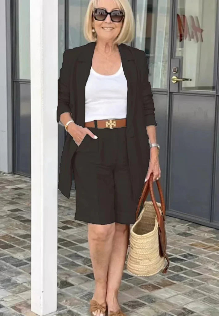 Ensemble femme blazer et short – Coupe tailleur – Tissu noble – Boutons élégants