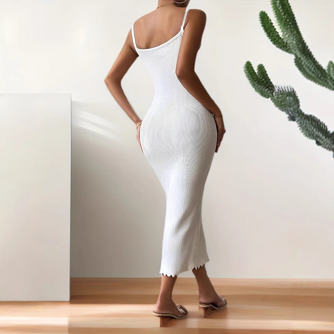 Robe moulante femme – Maille côtelée – Décolleté festonné – Bretelles fines – Longueur midi