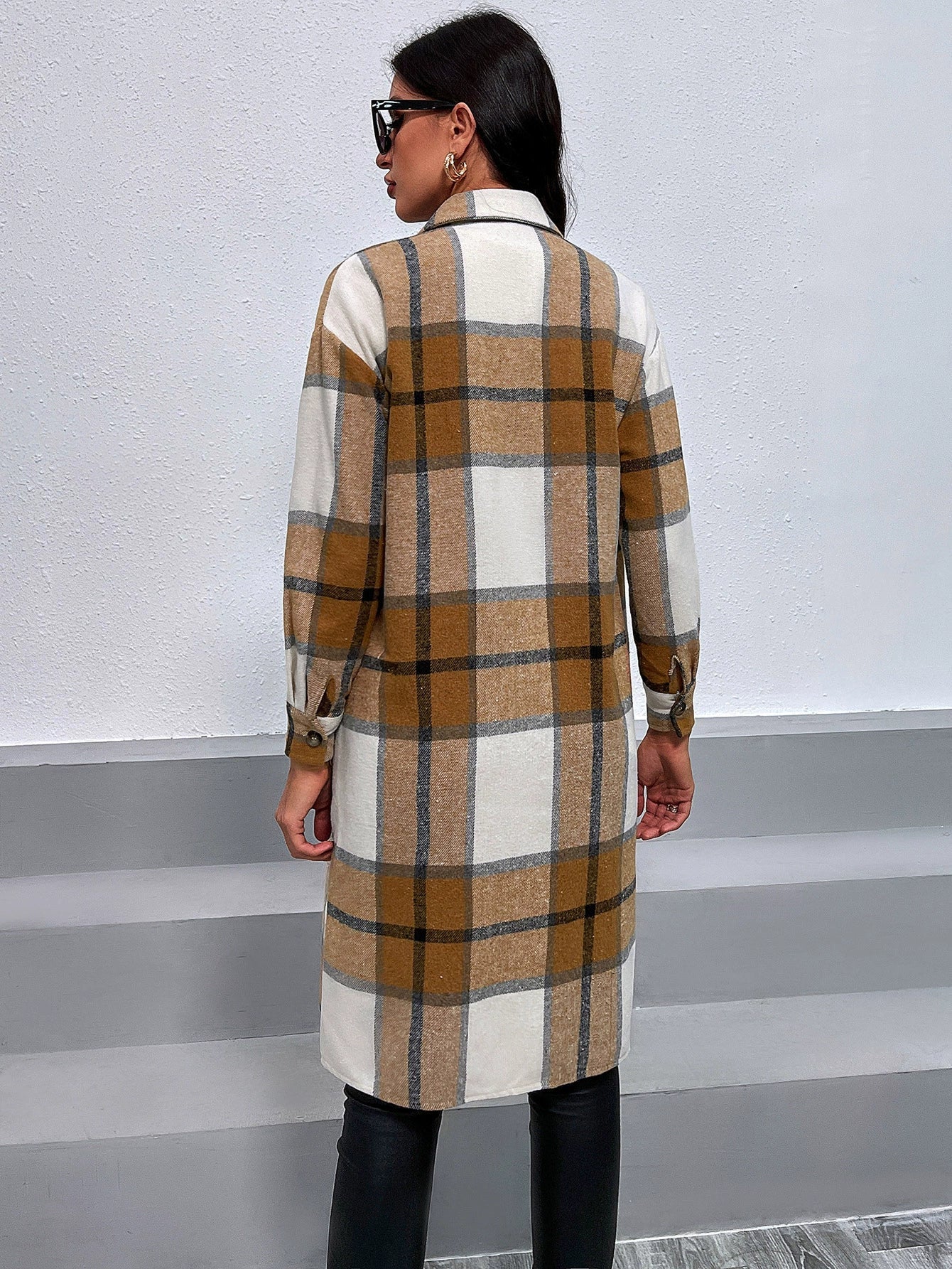 Veste Surchemise Femme – Coupe Oversize – Motif à Carreaux – Col à Revers – Longueur Mi-Cuisse