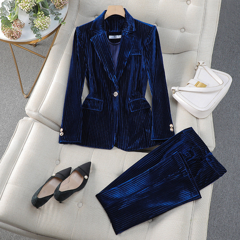 Blazer Femme – Coupe Cintrée – Tissu Luxueux – Boutonnage Simple – Style Forme