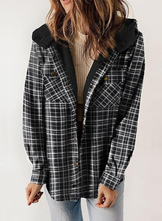 Veste femme – Laine – Coupe décontractée – Capuche doublée – Fermeture boutons