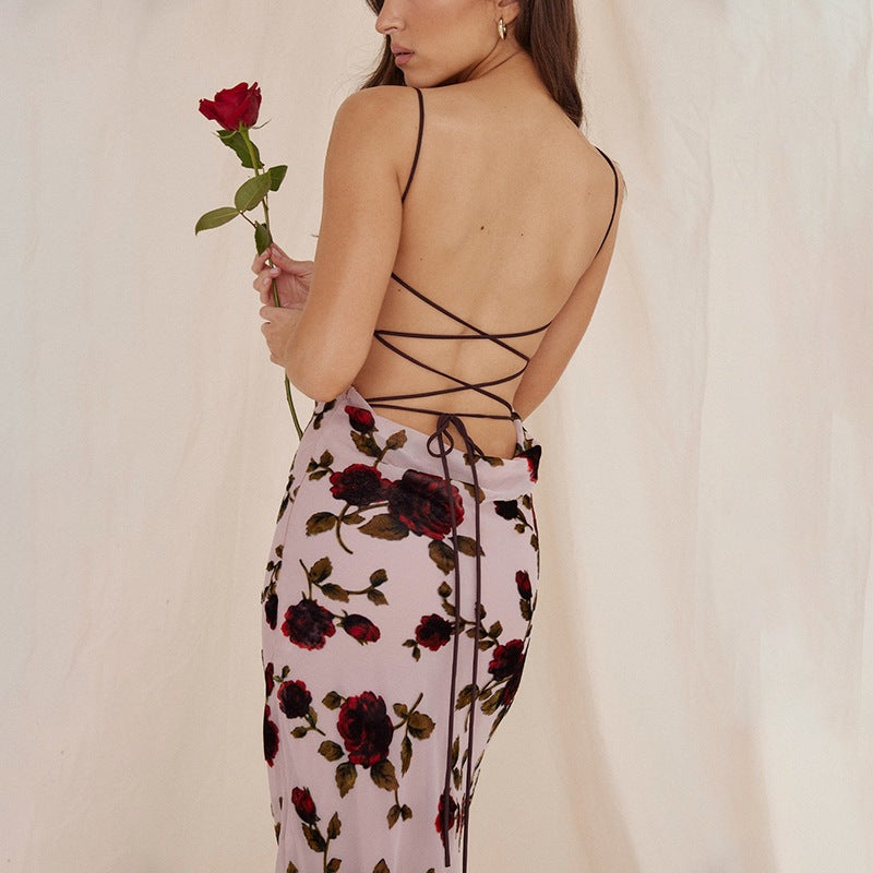 Robe nuisette femme – Coupe ajustée – Satiné brillant – Dos nu – Bretelles fines – Motif fleuri