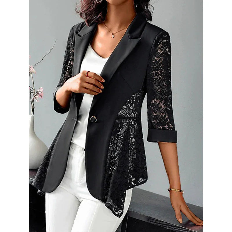 Blazer femme – Coupe cintrée – Détail dentelle – Manches trois-quarts – Bouton unique