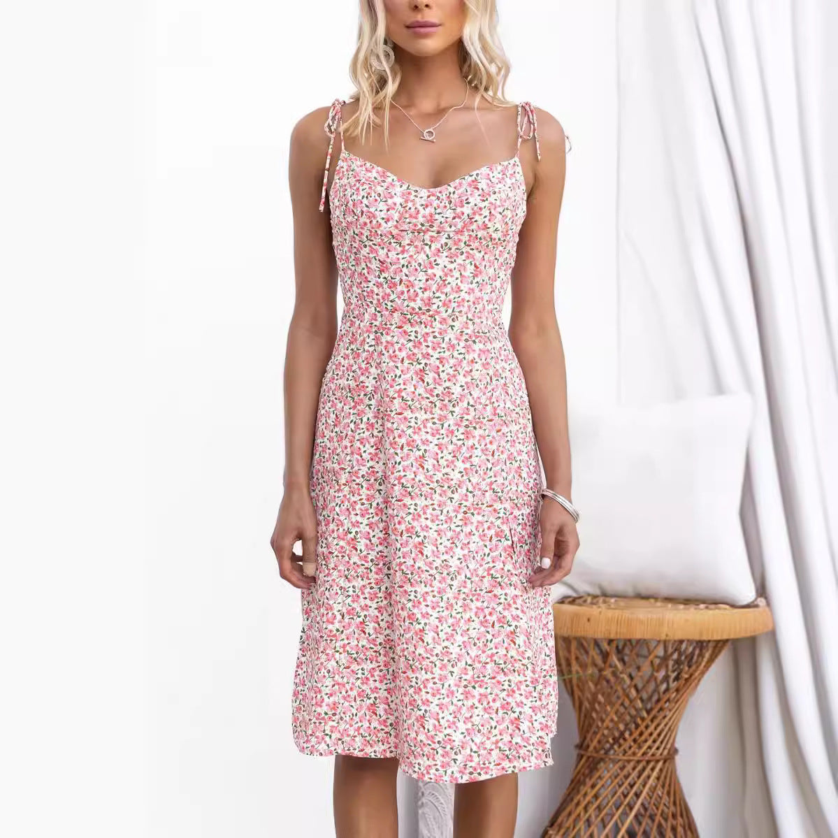 Robe midi femme – Coupe ajustée – Décolleté en V – Bretelles fines – Fente latérale – Imprimé fleuri
