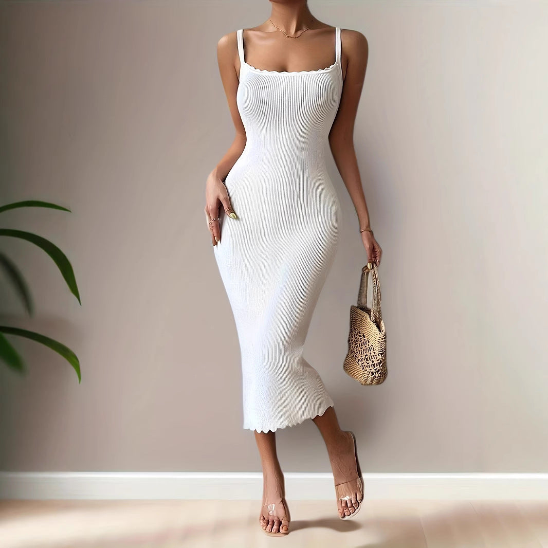 Robe moulante femme – Maille côtelée – Décolleté festonné – Bretelles fines – Longueur midi