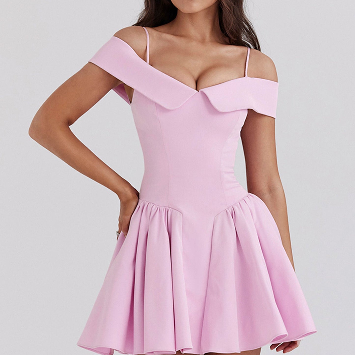 Robe femme épaules dénudées – Taille cintrée – Coupe évasée – Bretelles fines