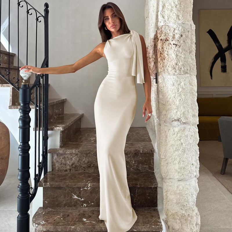 Robe Femme Épaule Dénudée – Coupe Ajustée – Longueur Maxi – Tissu Satiné Élégant