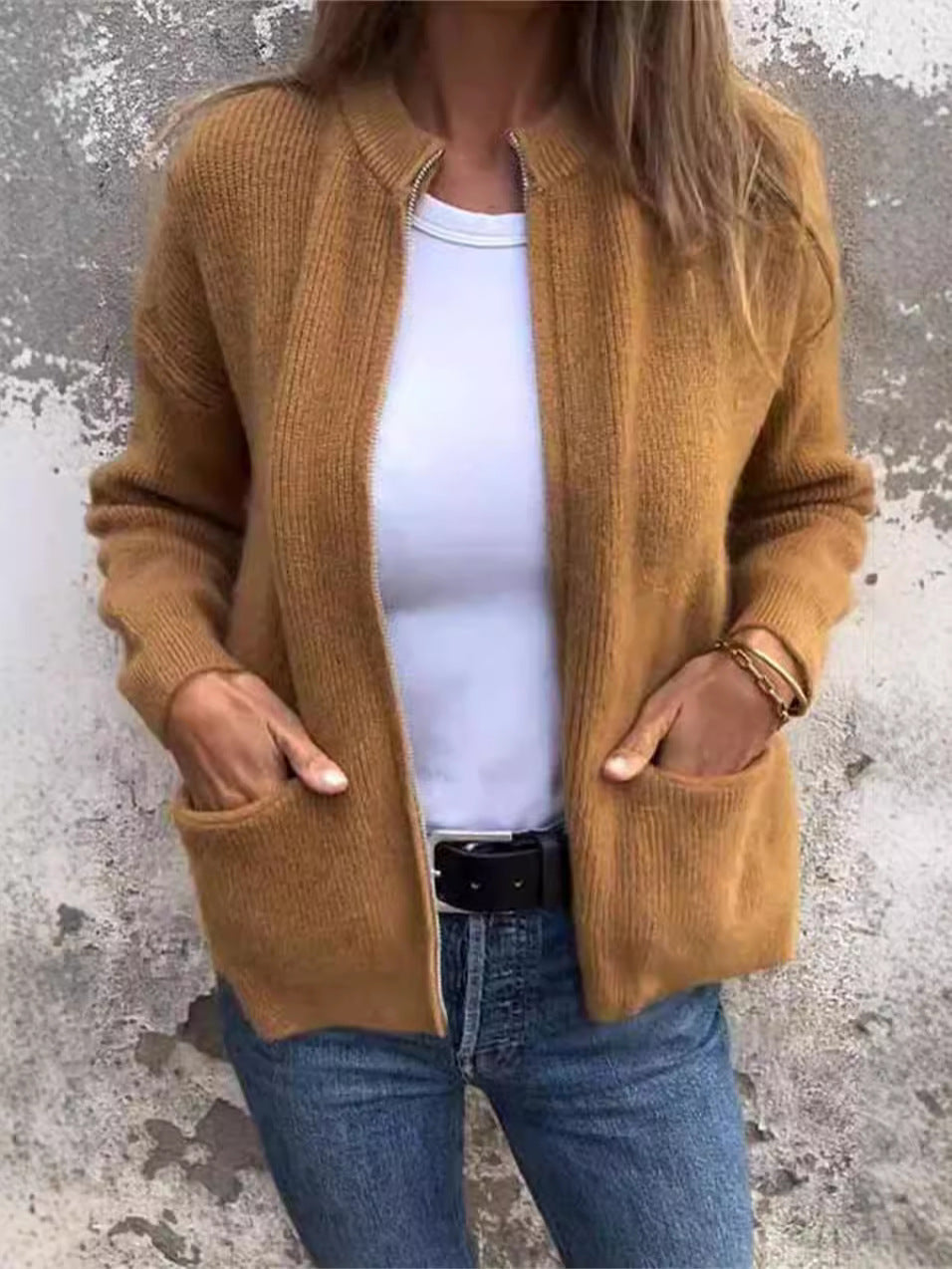 Veste femme – Maille côtelée – Coupe ample – Fermeture zippée – Col montant