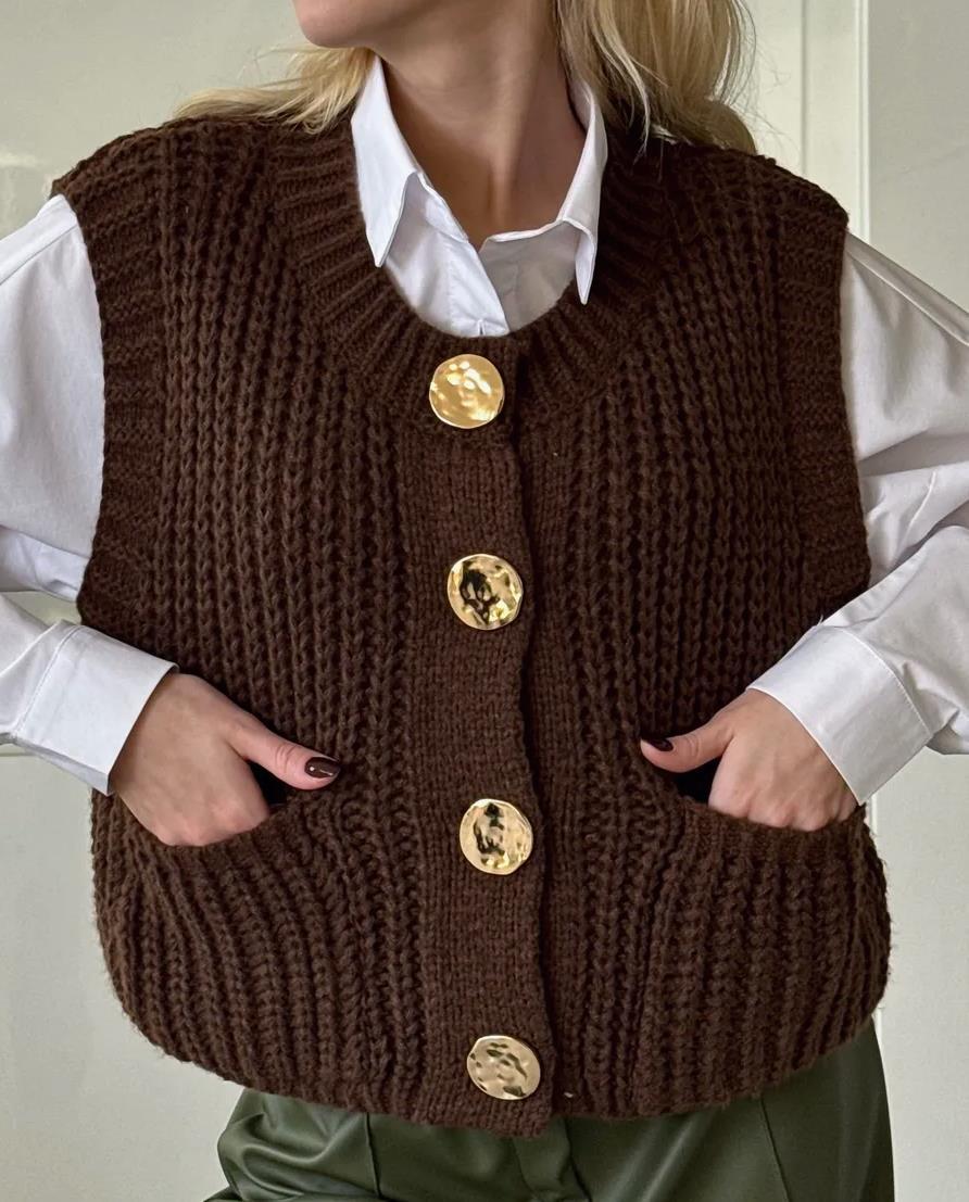 Gilet femme en maille – Coupe oversize – Boutonnage – Texture côtelée – Poches