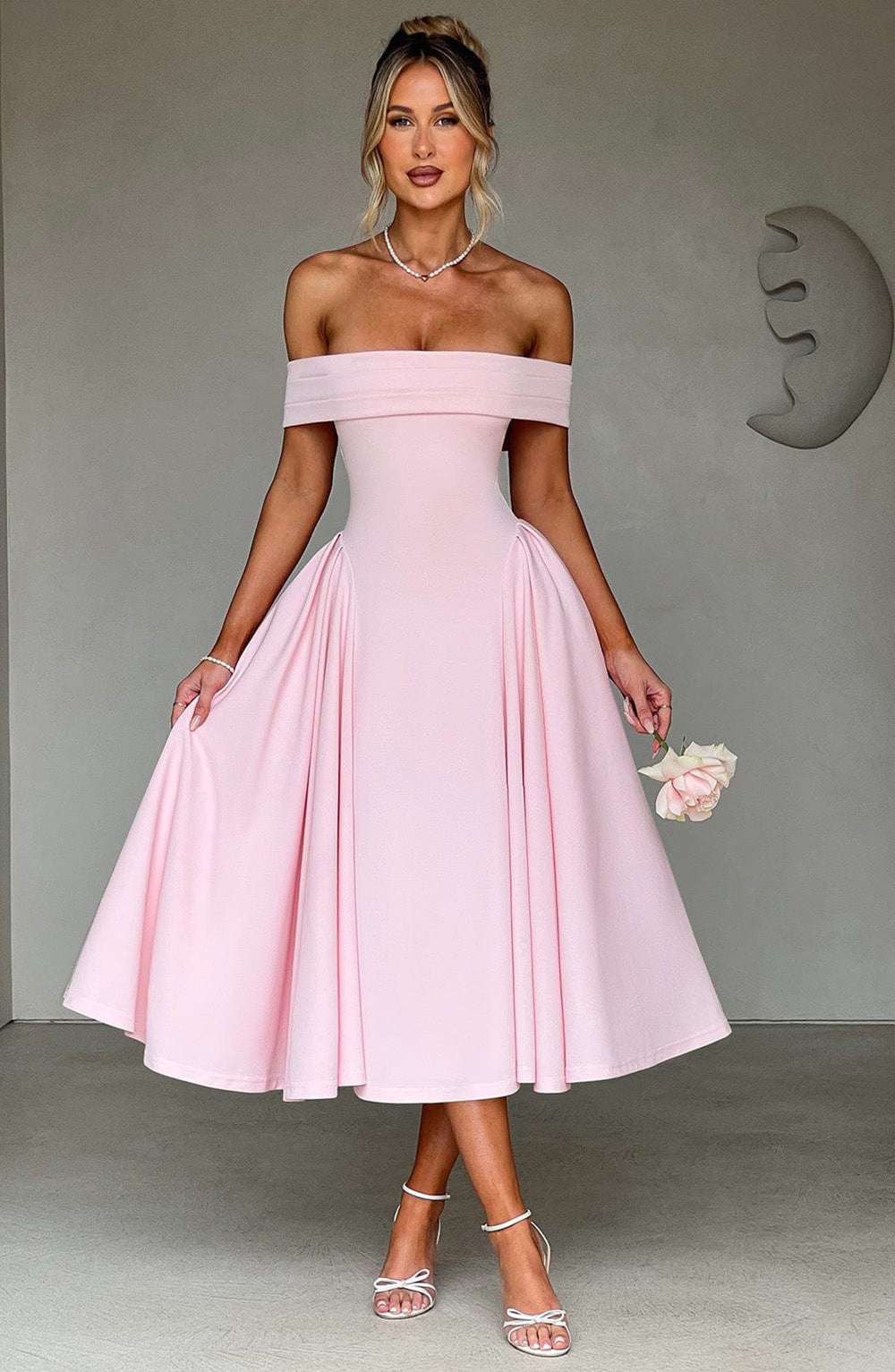 Robe midi femme – Épaules dénudées – Coupe évasée – Tissu structuré élégant