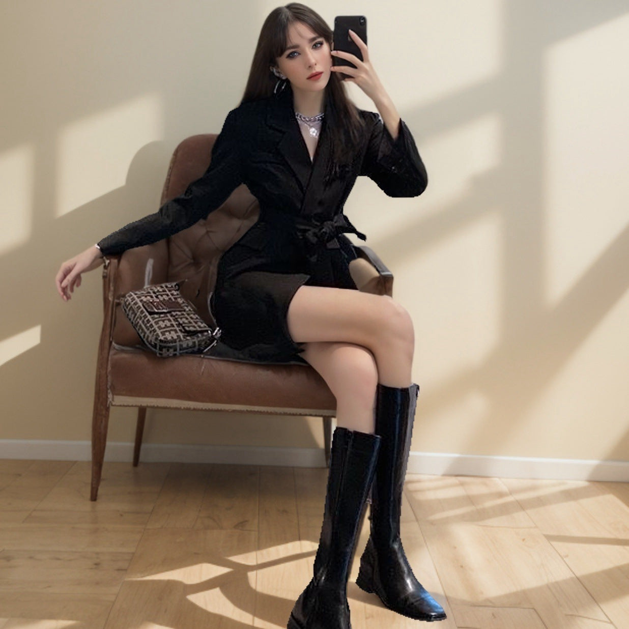 Blazer femme – Coupe cintrée – Tissu structuré doux – Ceinture taille – Col tailleur