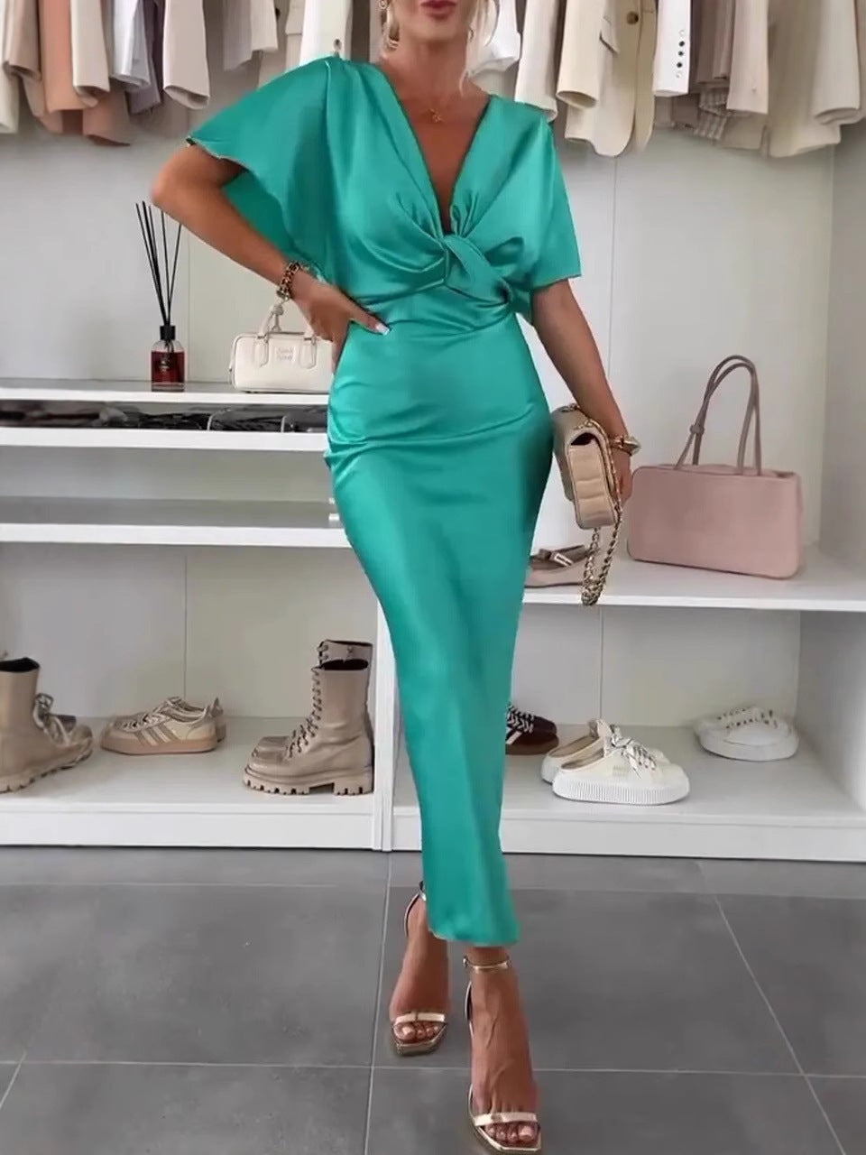 Robe longue femme – Coupe élégante – Décolleté croisé – Manches papillon – Finition satinée