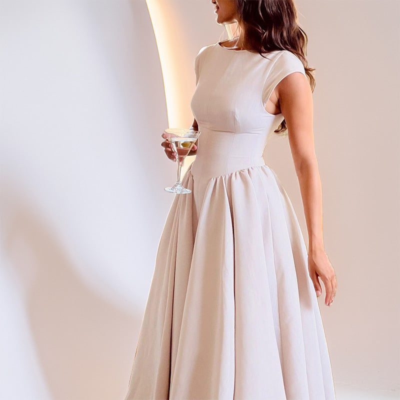 Robe femme sans manches – Taille cintrée – Coupe évasée – Longueur midi élégante